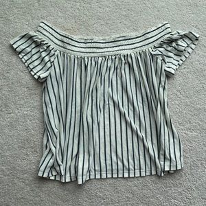 American Eagle Cold shoulder top
